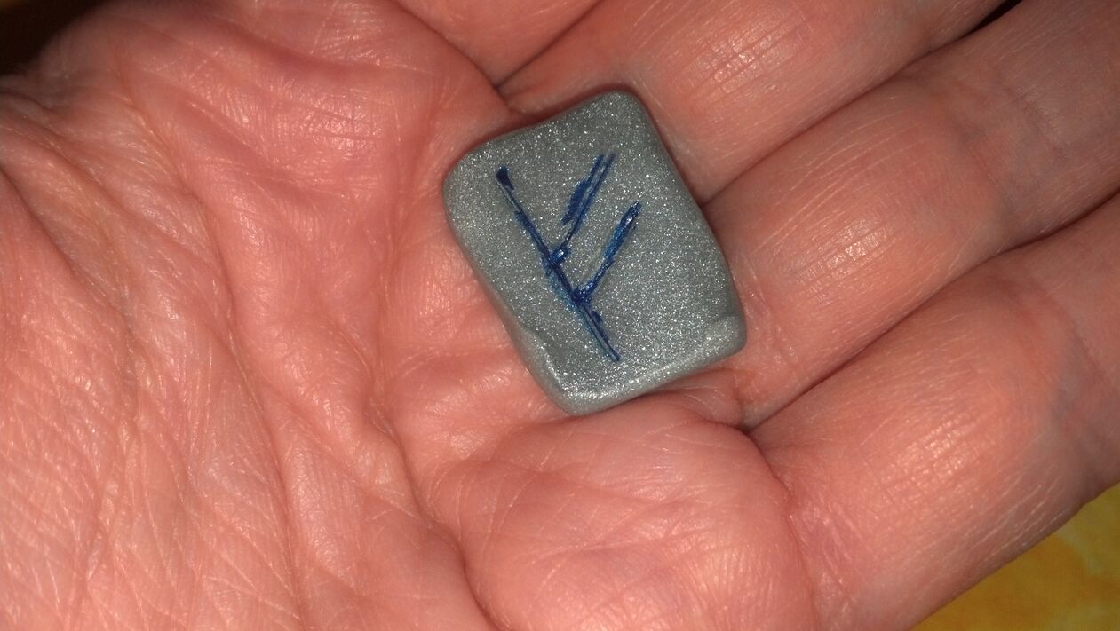 rune amulet to attract wealth