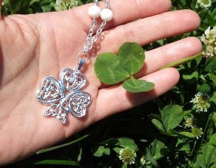 Necklace-amulet Clover